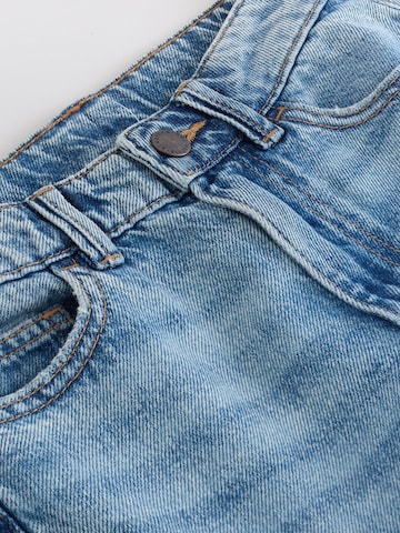 Next Regular Shorts in Blau