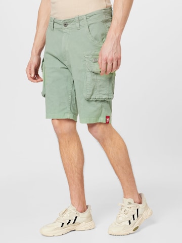 ALPHA INDUSTRIES Regular Shorts in Grün: predná strana