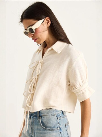 Bianco Lucci Blouse in Beige