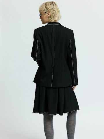 Résumé Bleiseri ' Hedwig ' värissä musta