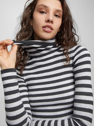 Pull&Bear Pullover in Grau