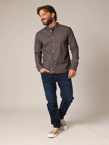 Coupe regular Chemise 'BOGART' Deeluxe en marron