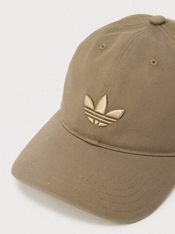 ADIDAS ORIGINALS Pet 'Adicolor Classic Trefoil' in Bruin