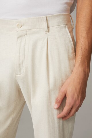 STRELLSON Tapered Bundfaltenhose 'Louis' in Beige