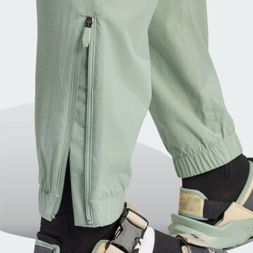 Effilé Pantalon outdoor 'Utilitas' ADIDAS TERREX en vert