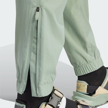 Effilé Pantalon de sport 'Utilitas' ADIDAS TERREX en vert