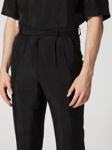 TRAPP - Loosefit Pantalón plisado 'Ron' en negro