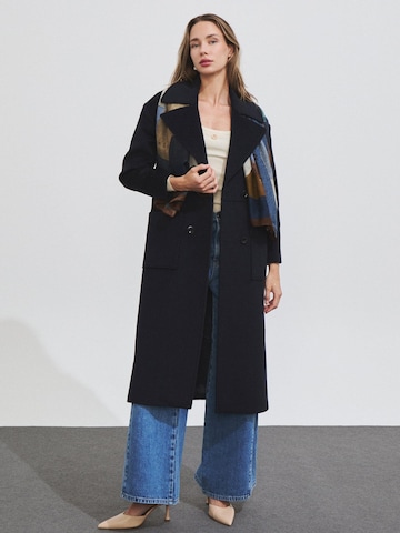 Manteau outdoor 'Long wrap-around coat with patch pockets' HANNIBAL LAGUNA COLLECTION en bleu