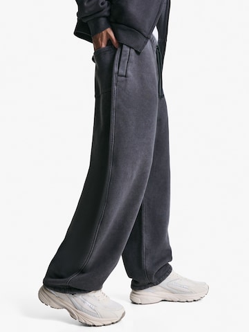 Bershka Loosefit Broek in Grijs