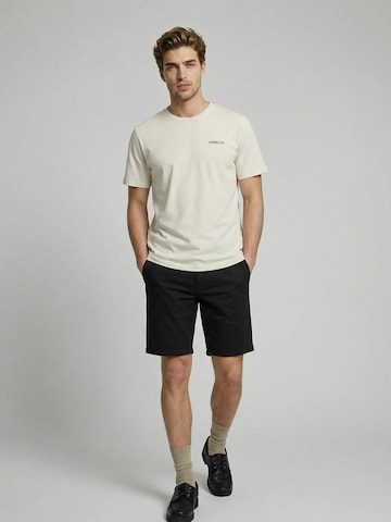 Tricou de la JJ Rebel pe bej