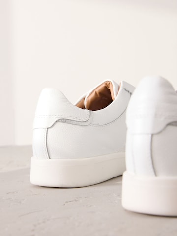 Next - Zapatillas sin cordones en blanco