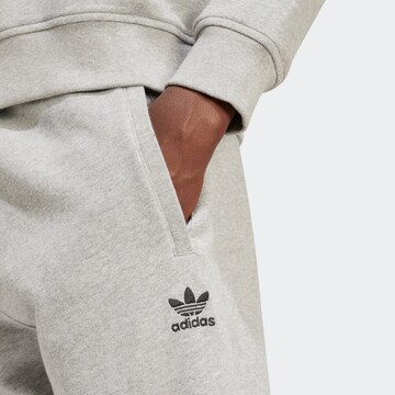 ADIDAS ORIGINALS Tapered Hose in Grau