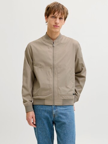 JJ Rebel Välikausitakki 'JREBLANE' värissä beige: etupuoli