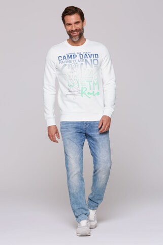 CAMP DAVID Sweatshirt mit Colour Gradient Puffprint in Weiß