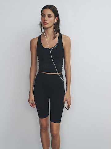 The Set Skinny Shorts in Schwarz