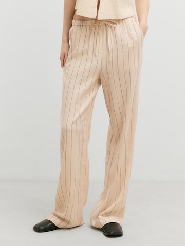 EDITED Wide leg Pants 'Bjelle' in Beige: front