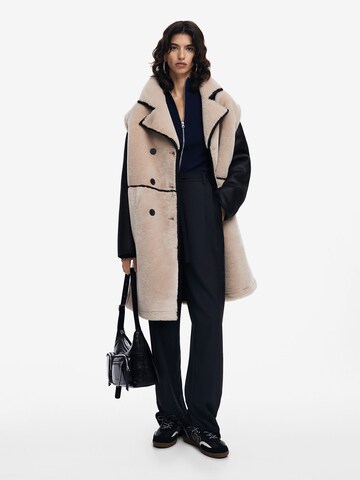 Desigual - Abrigo de invierno en marrón: frente