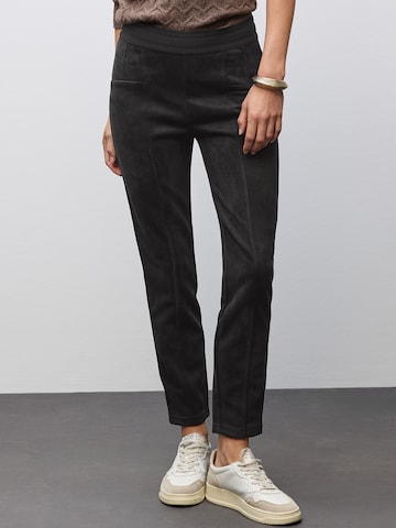 STREET ONE Tapered Pants 'Hope' in Black: front