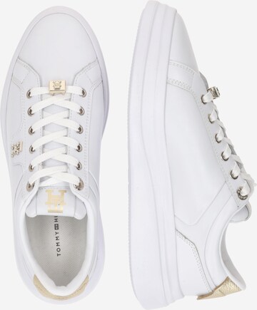 Baskets basses 'POINTY COURT' TOMMY HILFIGER en blanc