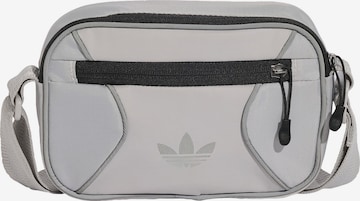 ADIDAS ORIGINALS - Mala de ombro 'Airliner' em cinzento: frente