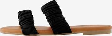 PIECES Mules 'Vinus' in Black: front