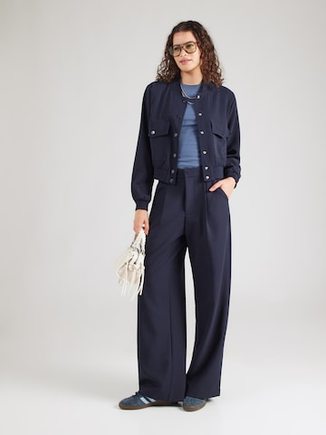 SISTERS POINT - Chaqueta de entretiempo 'GARWIN' en azul