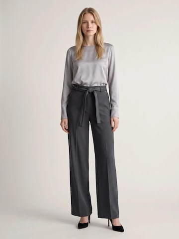 Viore Loosefit Bügelfaltenhose‌‌ in Grau: Vorderseite