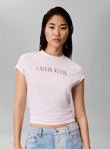 Calvin Klein Jeans Póló 'CLASSIC VARSITY' - rózsaszín: elől