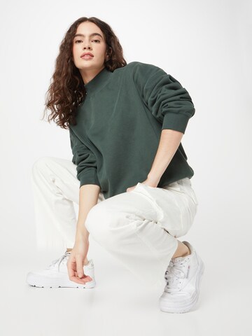 WEEKDAY Sweatshirt in Grün