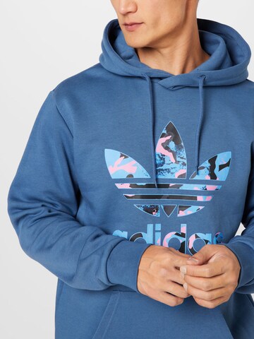 ADIDAS ORIGINALS Sweatshirt 'Camo Series Infill' in Blauw