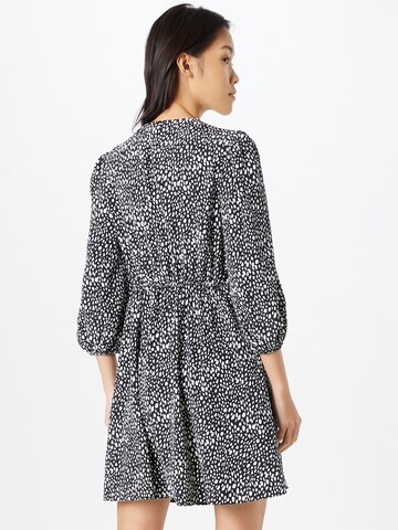 Robe River Island en noir