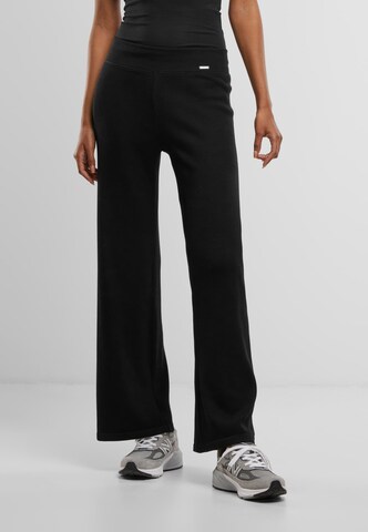 Aim'n - regular Pantalón en negro: frente