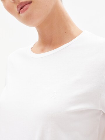 T-shirt 'Mara' ARMEDANGELS en blanc