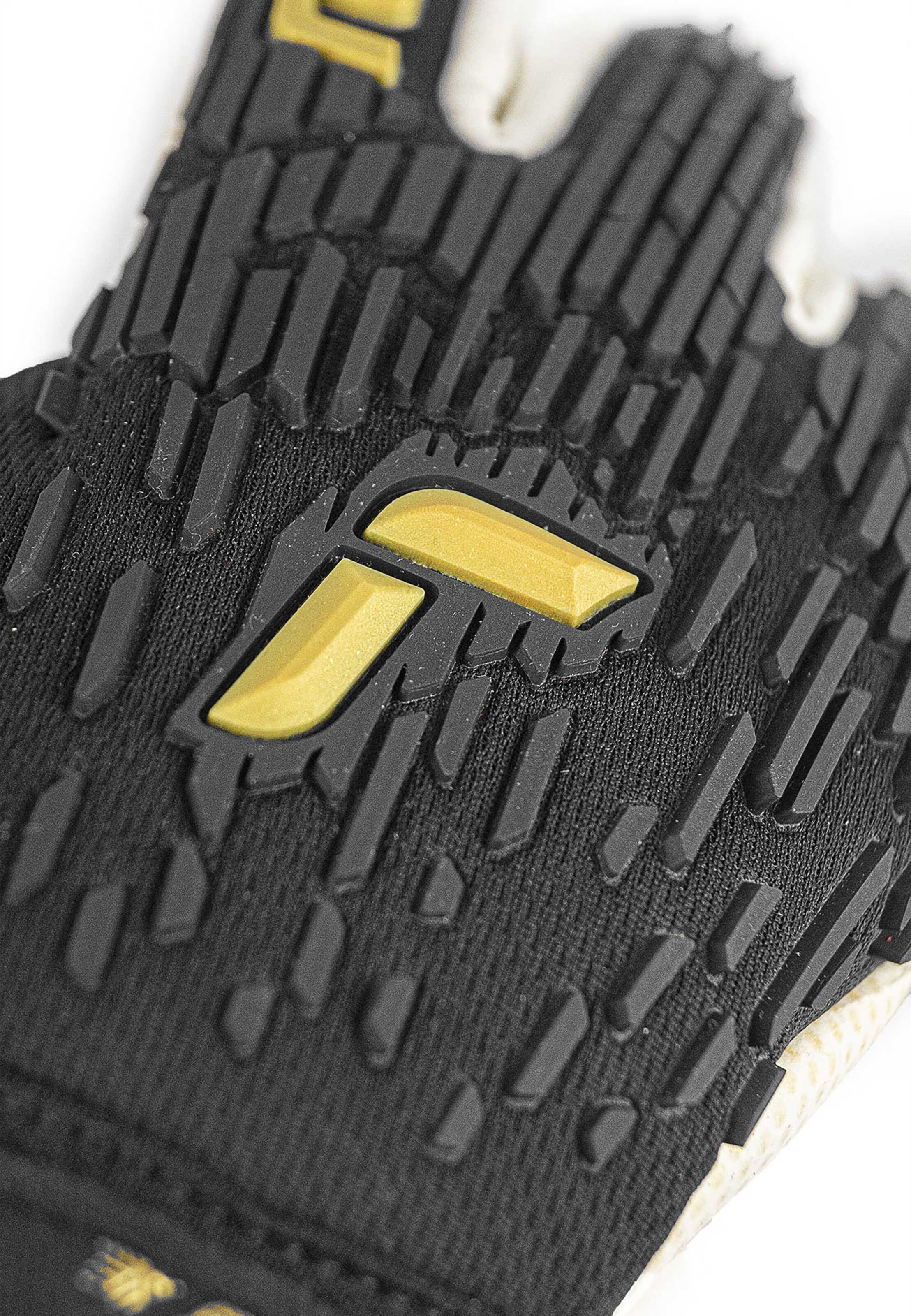 REUSCH Torwarthandschuh 'Attrakt Freegel Gold X GluePrint Finger Support' in Schwarz
