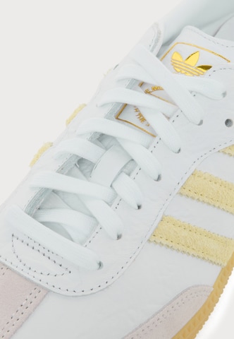 balts ADIDAS ORIGINALS Zemie brīvā laika apavi 'SAMBA'