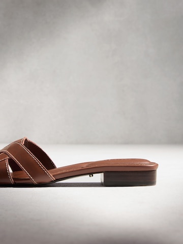 Next Μιούλ 'Forever Comfort' σε καφέ