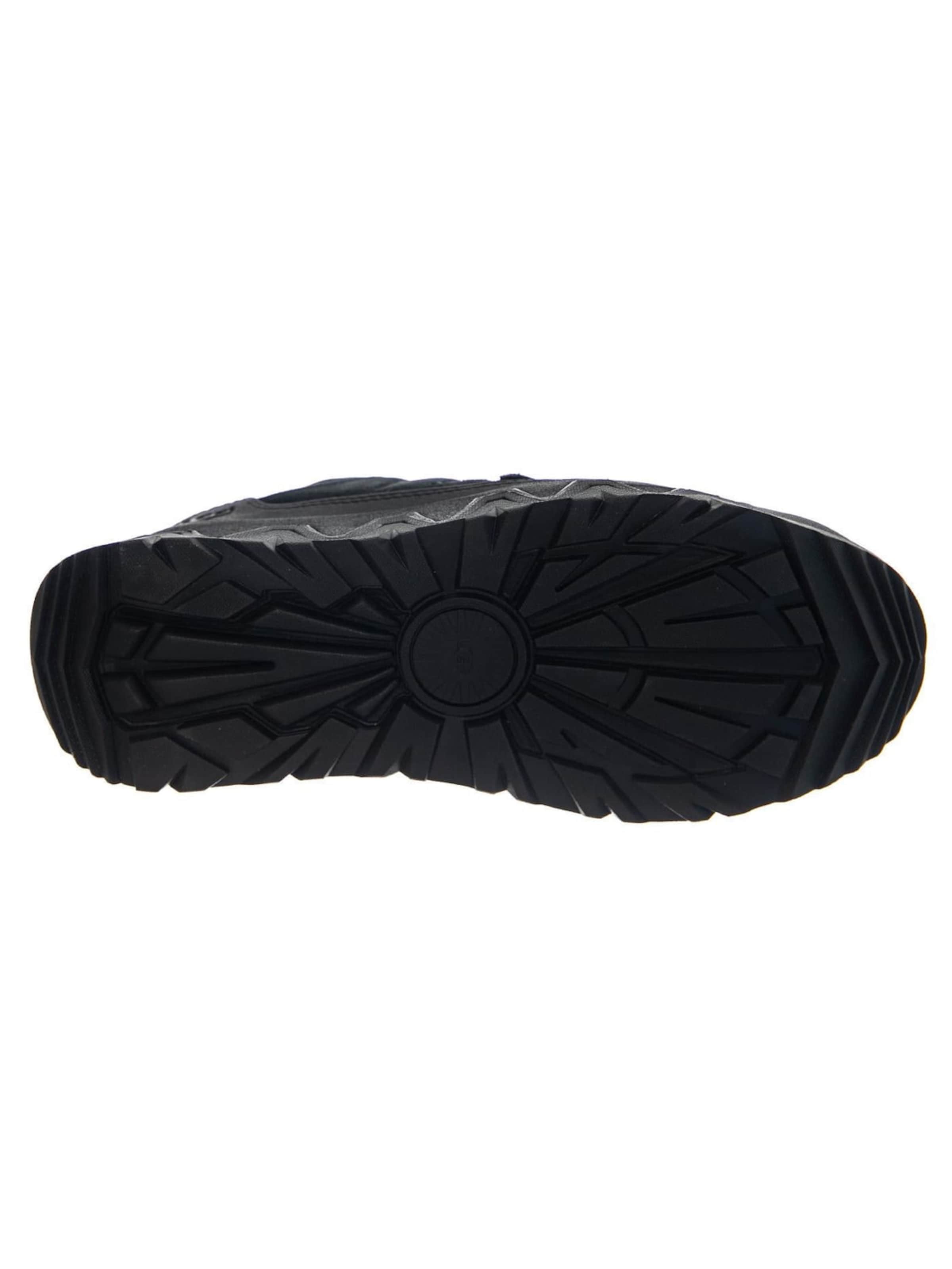 UGG Sporty snøresko 'M CAPTRAIL LOW BLACK' i sort