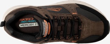 SKECHERS Trampki niskie 'Oak Canyon' w kolorze brązowy