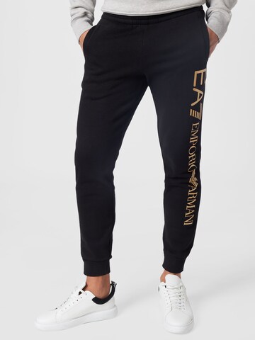 EA7 Emporio Armani Дънки Tapered Leg Панталон в черно: отпред