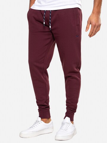 Effilé Pantalon 'Trifoliate' Threadbare en rouge : devant