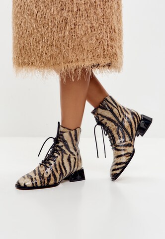Bottines à lacets CESARE GASPARI en marron
