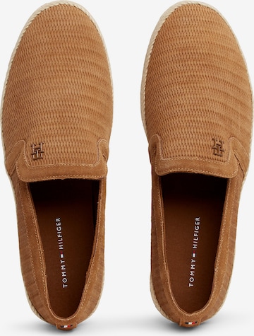 TOMMY HILFIGER Espadrilles 'CLASSIC' in Bruin