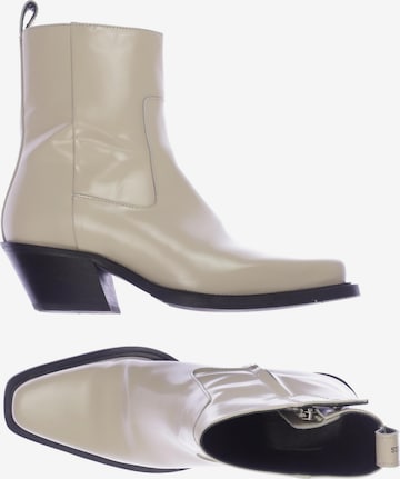 Stine Goya Dress Boots in 38 in White: front