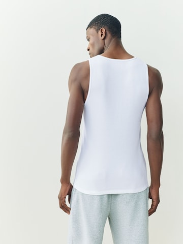 Tricou de la Next pe alb