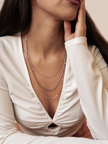 Hey Happiness Ketting 'Fine Triple Layer' in Zilver: voorkant