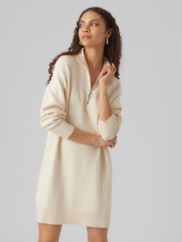 Robes en maille 'Goldneedle' VERO MODA en blanc