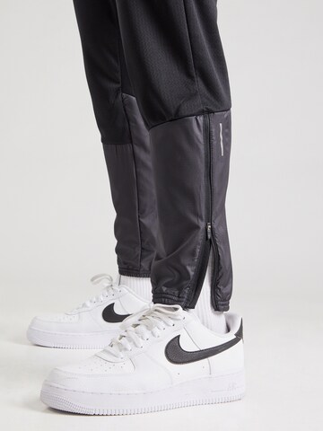 NIKE - Tapered Pantalón deportivo 'Sphere Challenger' en negro