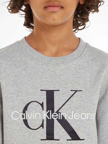 Calvin Klein Jeans Sweatshirt in Grau