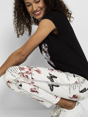 Regular Pantaloni de la bonprix pe alb