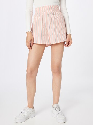 Monki Regular Shorts in Weiß: predná strana